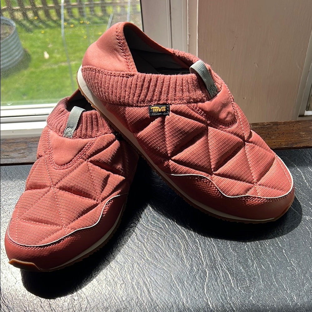 Teva Women’s Reember Quilted Moccasin- Coral sz 11 NWOT